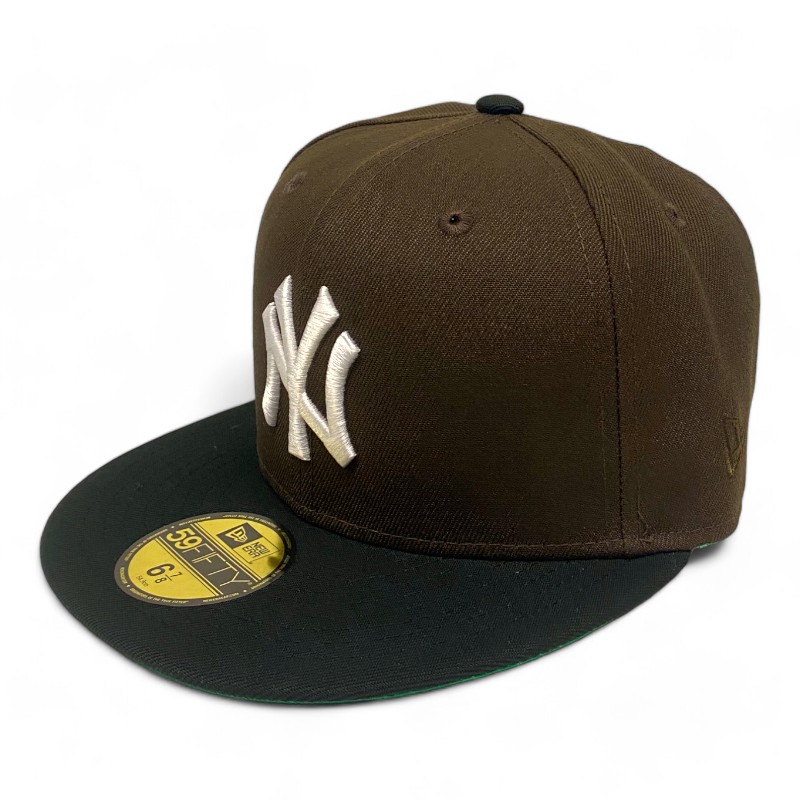 New York Yankees Brown and Black MLB Side Batty Green UV Era 59FIFTY Fitted Hat